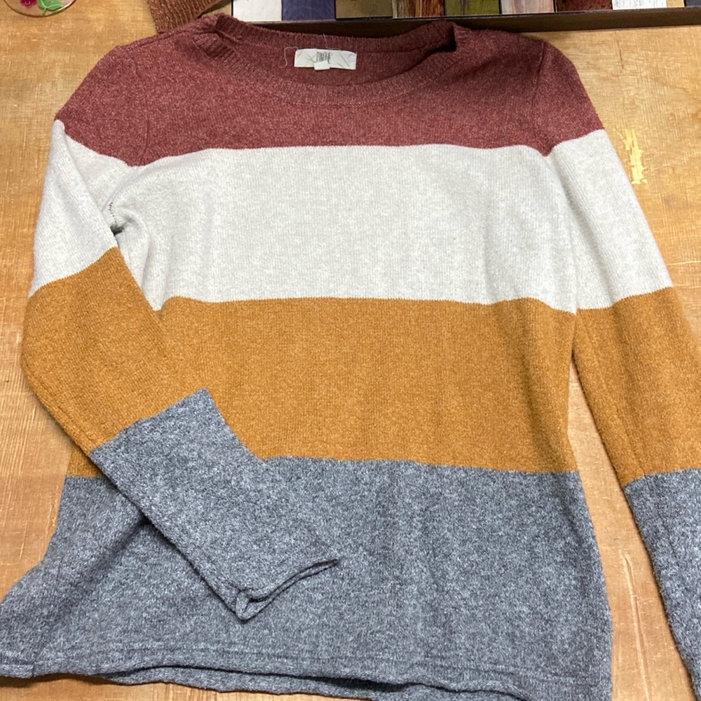 Pinque brand crew neck sweater